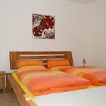 Marketa * באייריש אייסנשטיין
